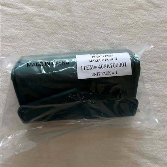 La Mer Deep Green Cosmetic Case - Picture 8 of 8